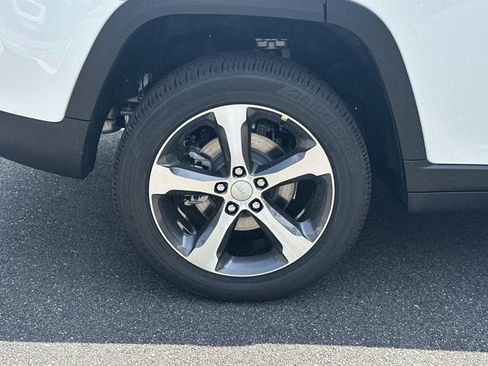 New 2026 Jeep Grand Cherokee Limited RWD image 16