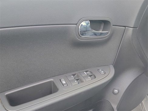 Used 2009 Chevrolet Malibu LT image 11