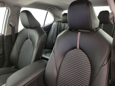 Used 2024 Toyota Camry SE image 25