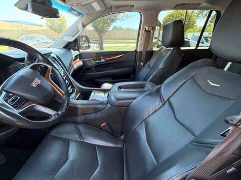 Used 2018 Cadillac Escalade Luxury RWD image 13