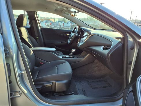 Used 2025 Chevrolet Malibu LS FWD image 21