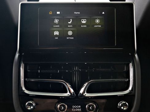 Used 2024 Bentley Bentayga Extended Wheelbase image 60