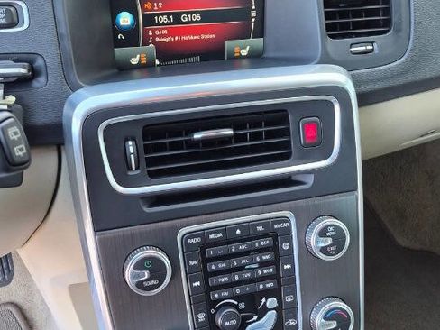 Used 2015 Volvo V60 T5 Premier image 35