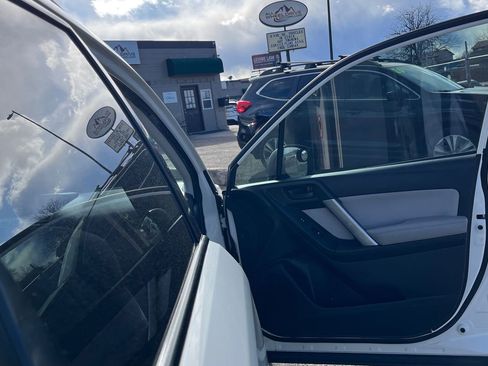 Used 2016 Subaru Forester 2.5i w/ Alloy Wheel Package image 11