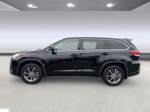 Used 2018 Toyota Highlander XLE AWD/4WD image 2