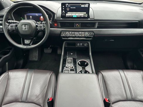 Certified 2025 Honda Pilot Black Edition image 9