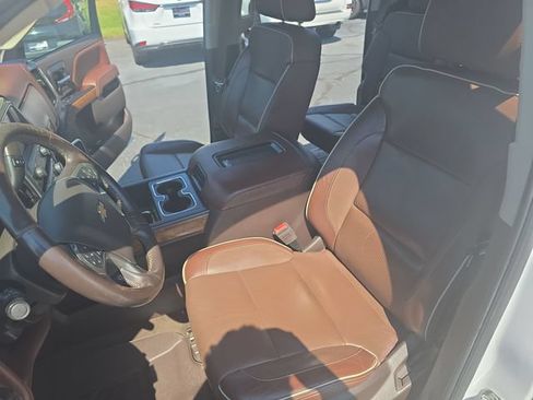 Used 2017 Chevrolet Silverado 1500 High Country AWD/4WD image 16
