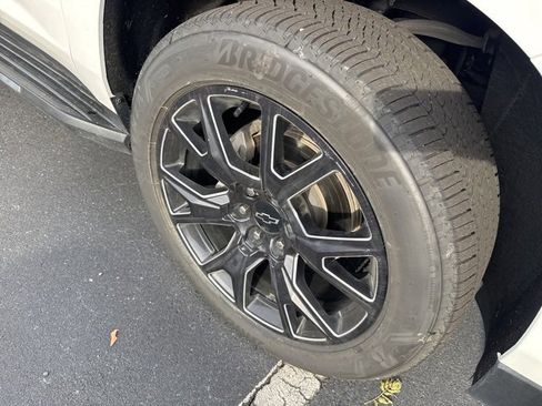 Used 2024 Chevrolet Suburban Premier image 10