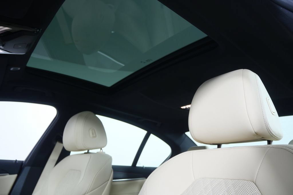 Used 2022 BMW 530i RWD image 10