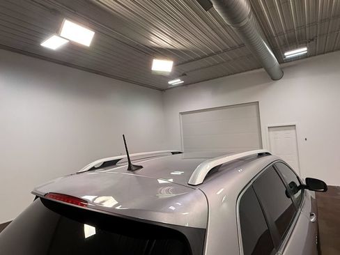 Used 2019 Jeep Cherokee Latitude w/ Comfort & Convenience Group AWD/4WD image 44