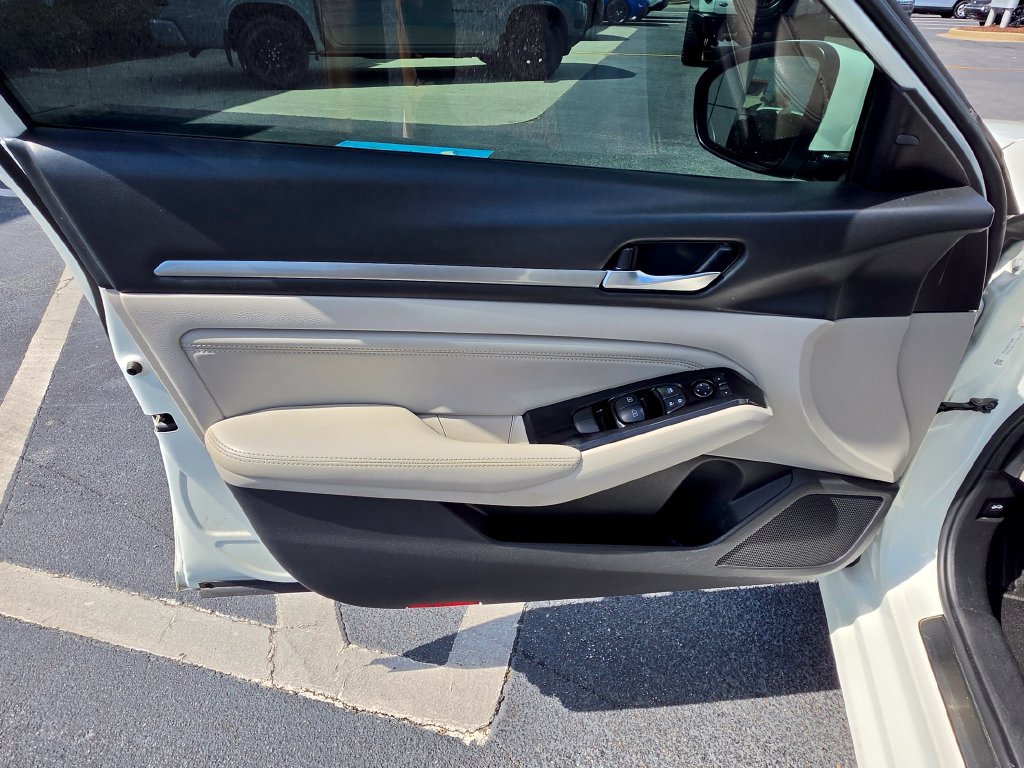 Used 2021 Nissan Altima 2.5 SL FWD image 11