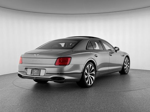 Used 2023 Bentley Flying Spur Azure image 6