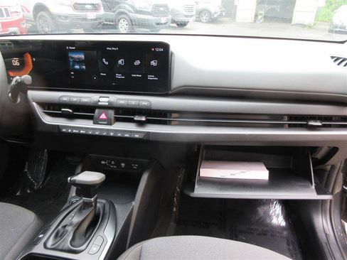 Used 2025 Kia K4 FWD image 28