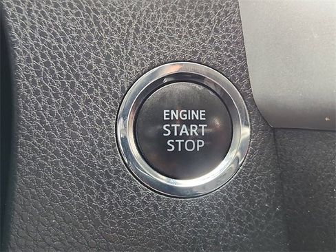 Used 2017 Toyota Highlander XLE image 16