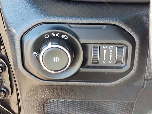 Used 2021 Jeep Wrangler Sport image 13