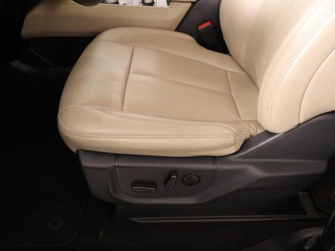 Used 2024 Ford Expedition Max XLT image 12