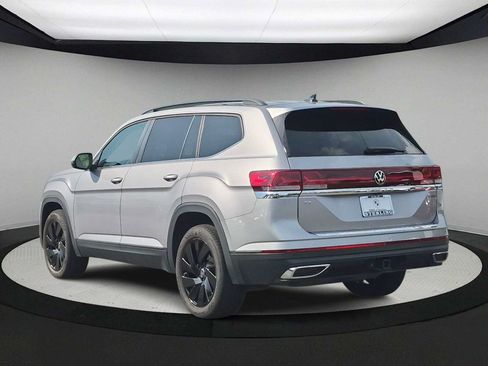 Used 2024 Volkswagen Atlas SE w/ Black Wheel Package AWD/4WD image 6