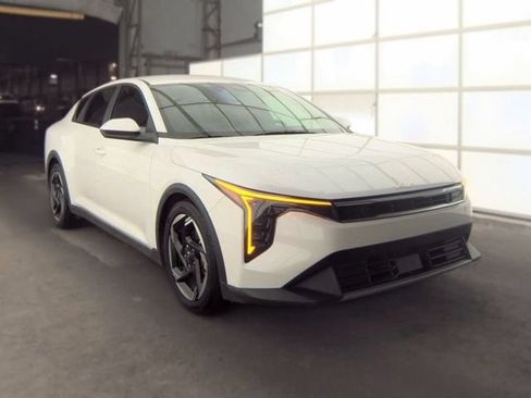 Certified 2025 Kia K4 EX FWD image 4