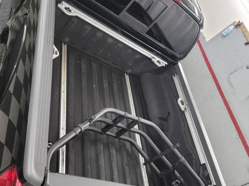 Used 2021 Nissan Frontier SV w/ Midnight Edition Floor Mats image 7