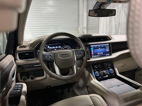 Used 2021 GMC Yukon Denali w/ LPO, Illumination Package RWD image 25