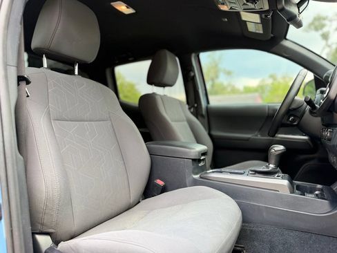 Used 2019 Toyota Tacoma TRD Off-Road AWD/4WD image 18