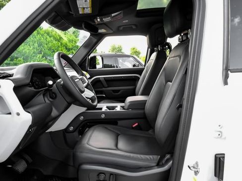 New 2026 Land Rover Defender 110 X-Dynamic SE AWD/4WD image 3