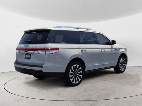 Used 2024 Lincoln Navigator Reserve AWD/4WD image 3