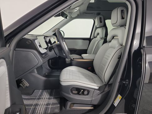 Used 2025 Rivian R1S Premium AWD/4WD image 20