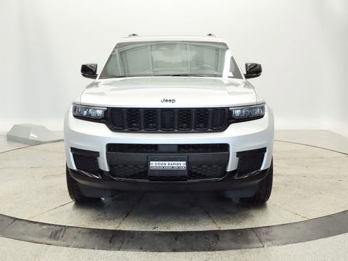 Used 2023 Jeep Grand Cherokee L Laredo image 11