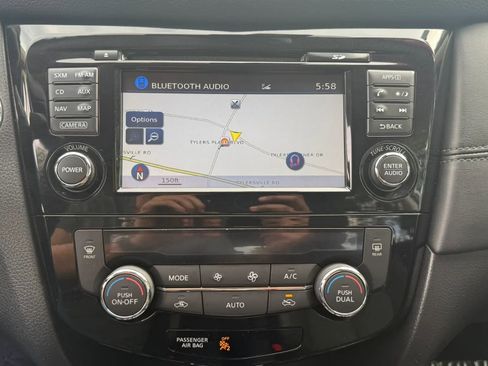 Used 2017 Nissan Rogue SL FWD image 17
