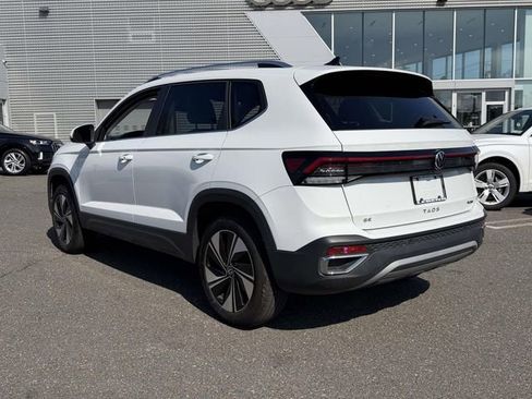Used 2025 Volkswagen Taos SE AWD/4WD image 4