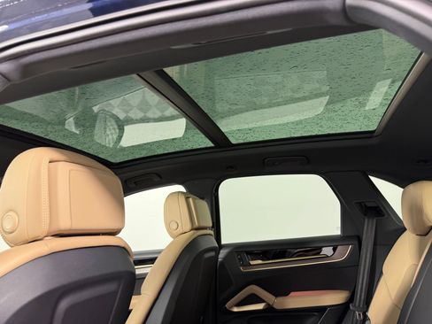 Certified 2026 Porsche Cayenne AWD/4WD image 19