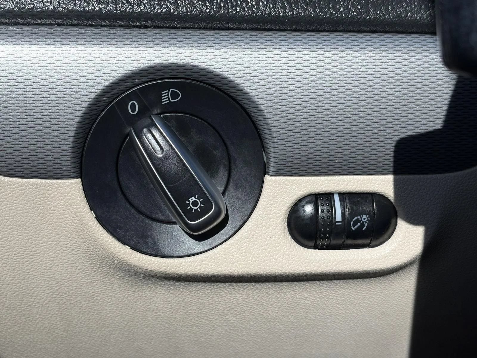Used 2015 Volkswagen Jetta SE FWD image 30