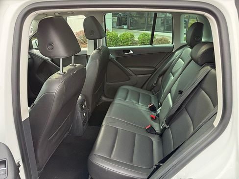 Used 2015 Volkswagen Tiguan SE FWD image 13