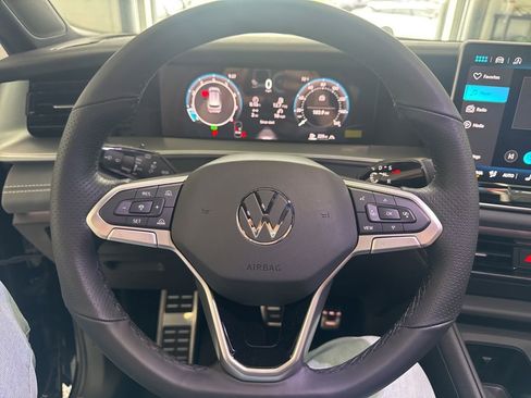 New 2026 Volkswagen Tiguan SE R-Line AWD/4WD image 22