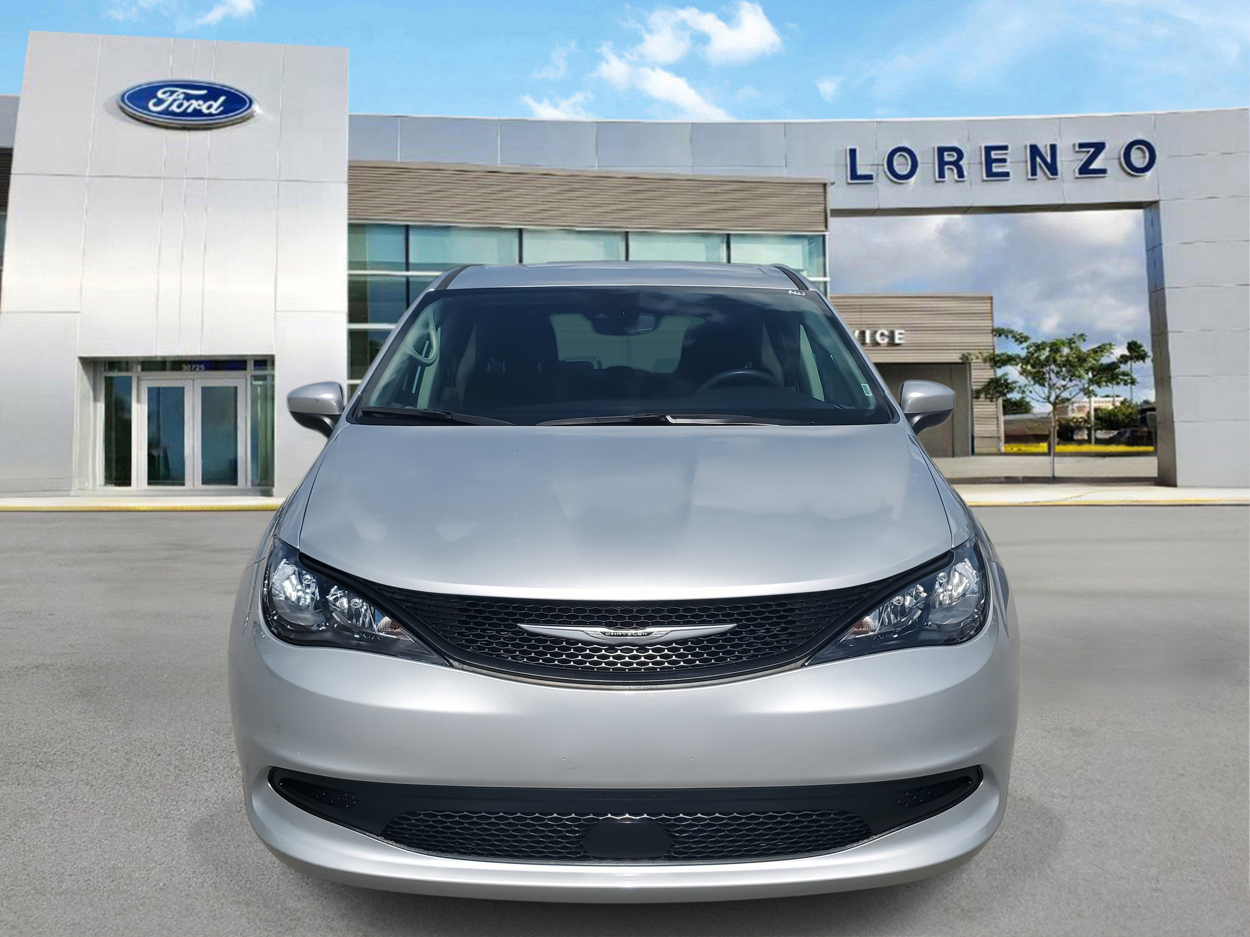 Used 2023 Chrysler Voyager LX FWD image 2