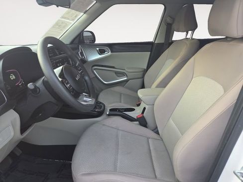 Used 2025 Kia Soul LX w/ Option Group 015 image 9