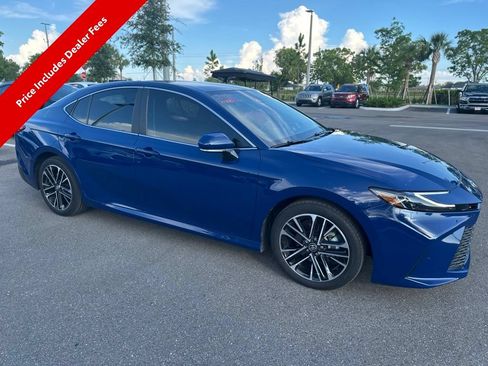 Used 2025 Toyota Camry XLE FWD image 5