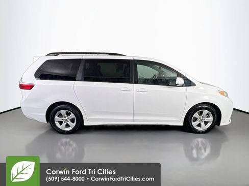 Used 2018 Toyota Sienna LE FWD image 19