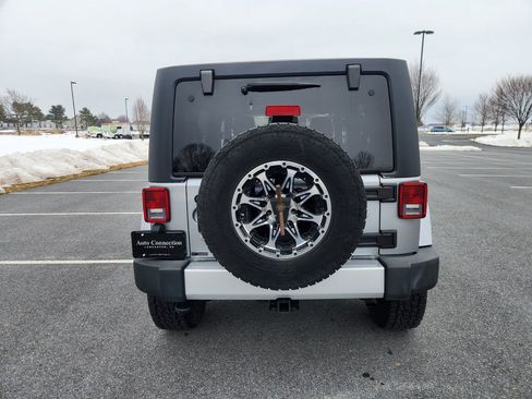 Used 2015 Jeep Wrangler Unlimited Sahara w/ Connectivity Group image 5