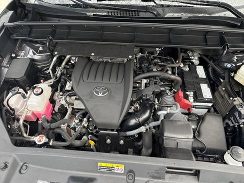 Used 2023 Toyota Highlander XLE image 26