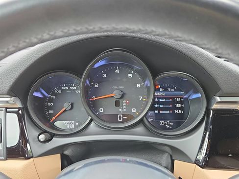 Certified 2021 Porsche Macan AWD/4WD image 10