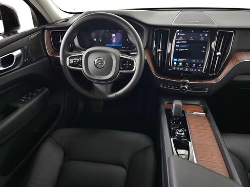 Certified 2024 Volvo XC60 B5 Plus w/ Climate Package AWD/4WD image 21