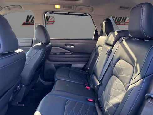 Used 2024 Nissan Pathfinder Platinum w/ Cargo Package image 10