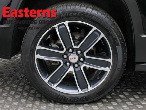 Used 2022 GMC Acadia SLT w/ Technology Package image 33