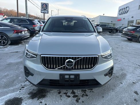 Certified 2025 Volvo XC40 B5 Plus image 2