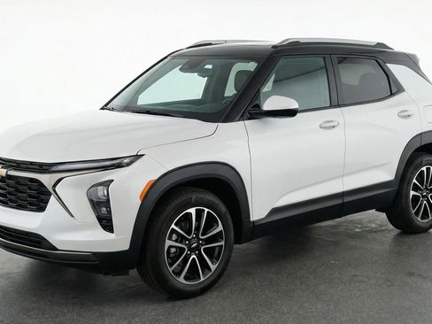 Used 2025 Chevrolet TrailBlazer LT w/ Driver Confidence Package AWD/4WD image 3