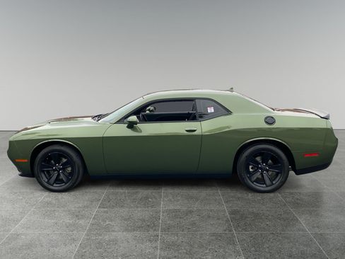 Used 2023 Dodge Challenger SXT RWD image 2