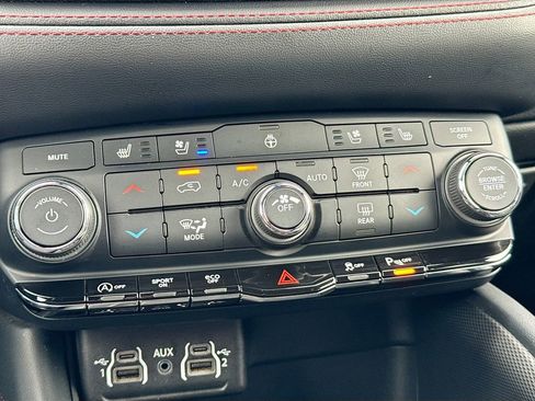 Used 2024 Dodge Durango GT image 16