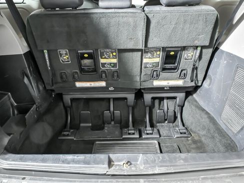 Used 2016 Toyota Sienna SE w/ SE Preferred Package FWD image 12